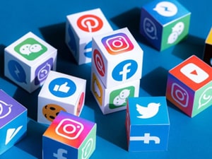 IELTS Essay on Social Media with full analysis and scoring
